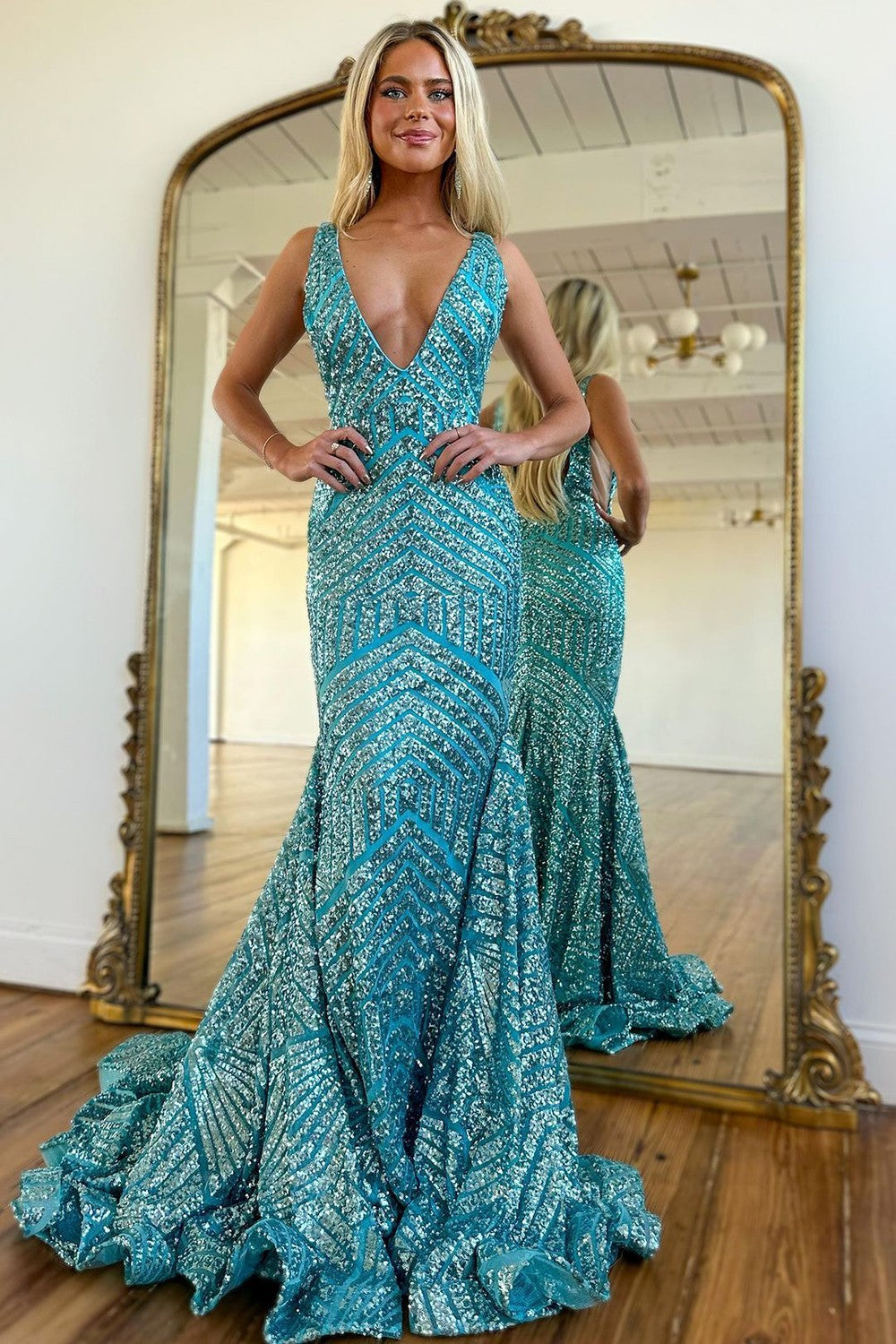 Robe de bal longue sirène à paillettes scintillantes et dos nu à col en V